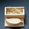 USB Caja Madera Personalizada Hoja - Imagen 2